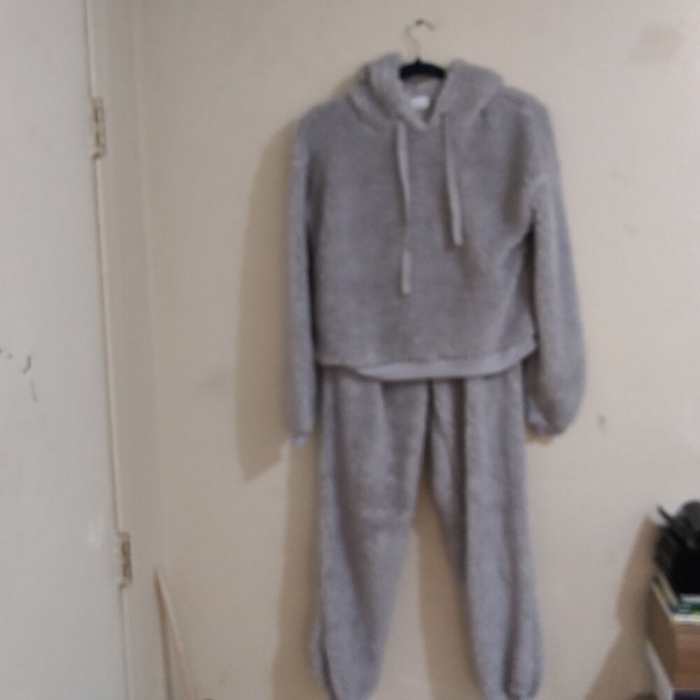 Blue Star Clothing Women Gray Hooded Crop Loungewear Set Size: 8/10